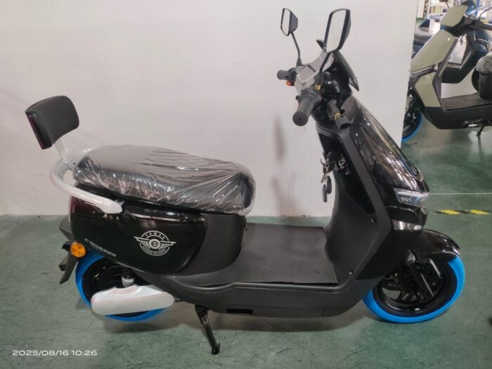 1761154368_68f91540bea14 Электроскутер Crosser CR-14 1000W (графеновый акб 72V/24Ah) 2025!