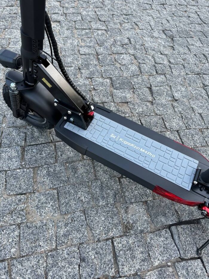 1759144485_68da6a257f140 Электросамокат KUGOO Kirin M4 PRO 1000W 18Ah - 2025 год