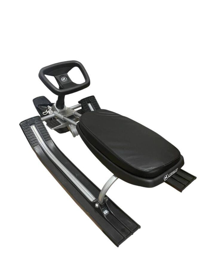 1768407296_6967c100af9fa Детский снегокат MUSTANG с амортизатором и бечевкой.